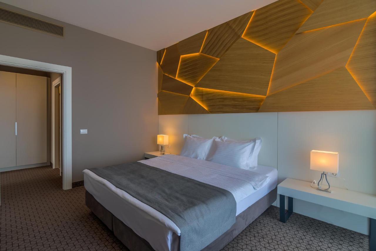 Nyota Hotel & Conference Center Mamaia Esterno foto