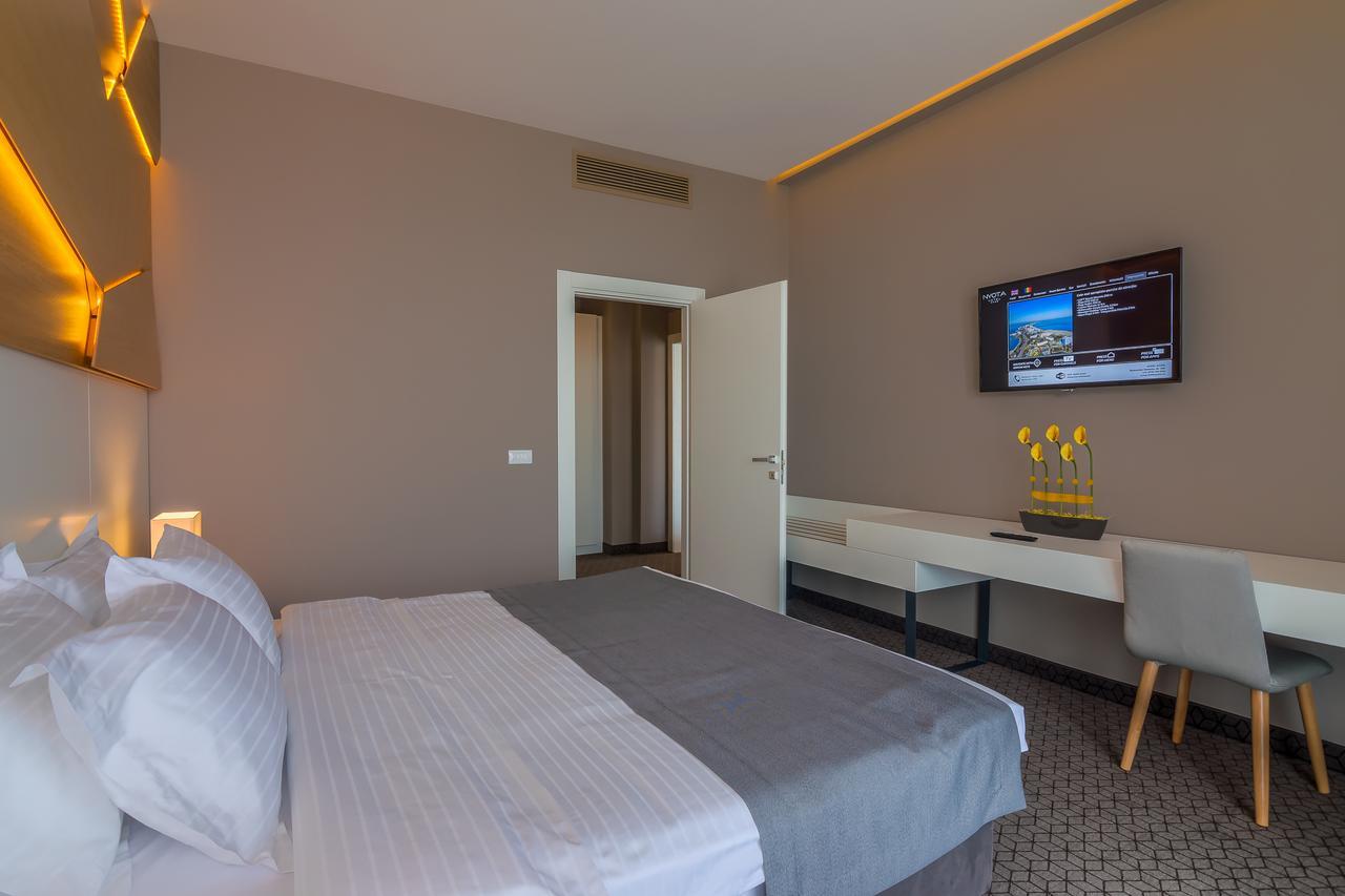 Nyota Hotel & Conference Center Mamaia Esterno foto