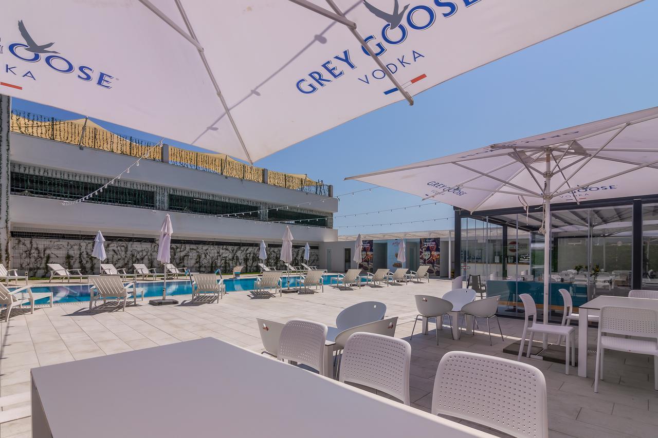 Nyota Hotel & Conference Center Mamaia Esterno foto