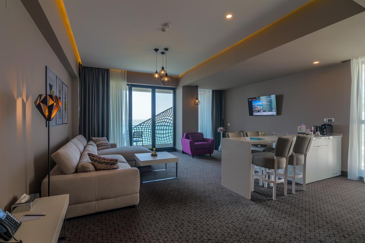 Nyota Hotel & Conference Center Mamaia Esterno foto