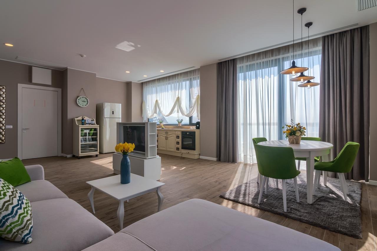 Nyota Hotel & Conference Center Mamaia Esterno foto